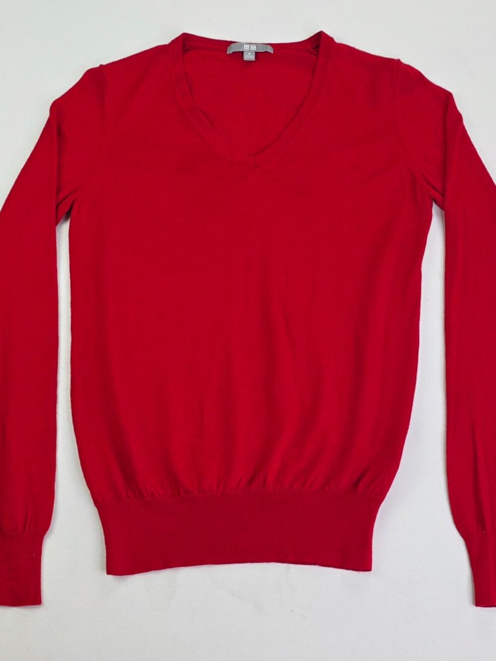 Uniqlo Wool Womens Red Size Medium V Neck Long Sleeve Pullover Sweater